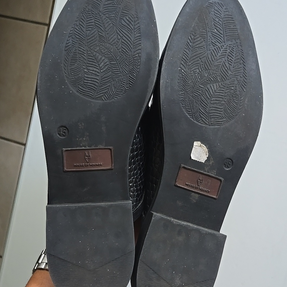 Men's Black Croc-Embossed Tassel Slip-On Loafers - Picture 5 of 6
